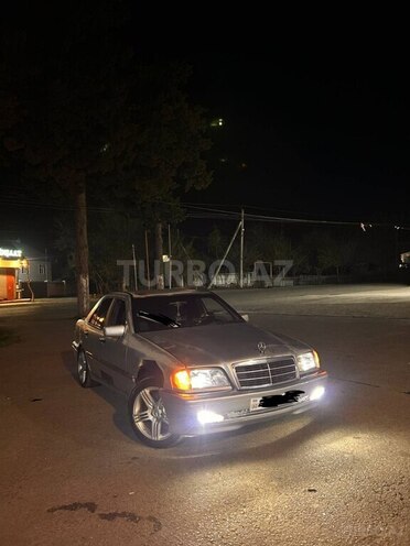 Mercedes C 220 1995, 300,000 km - 2.2 l - Lənkəran