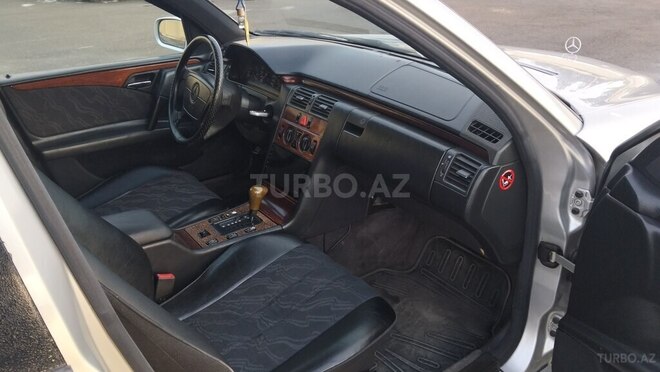 Mercedes E 200 1996, 275,860 km - 2.0 l - Sumqayıt