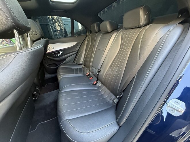 Mercedes E 300-11