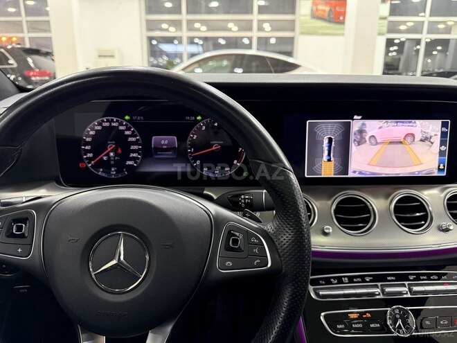 Mercedes E 300-21