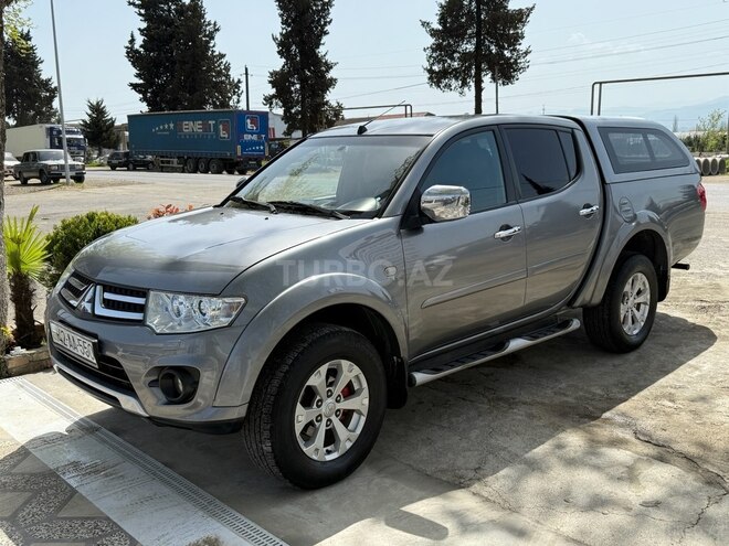 Mitsubishi L200 2014, 282,000 km - 2.5 l - Bakı