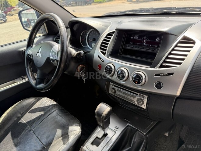 Mitsubishi L200 2014, 282,000 km - 2.5 l - Bakı