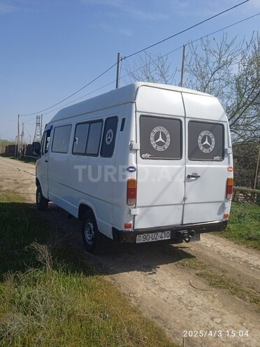 Mercedes 208 D 1994, 100,000 km - 2.3 л - Salyan