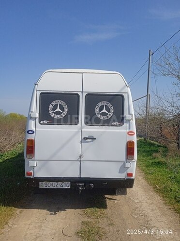 Mercedes 208 D 1994, 100,000 km - 2.3 л - Salyan