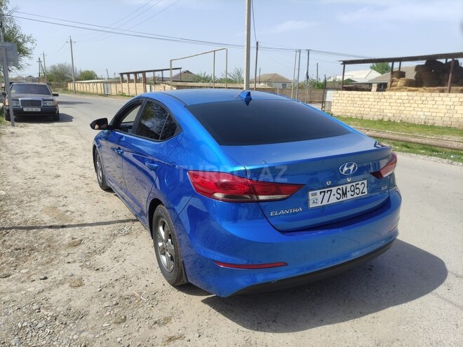 Hyundai Elantra 2016, 190,000 km - 1.4 l - Salyan
