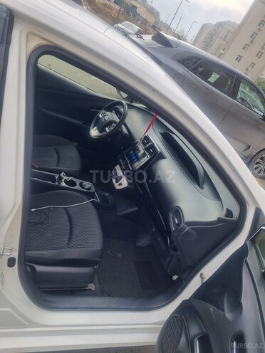 Toyota Prius 2017, 151,000 km - 1.8 l - Bakı