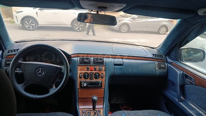 Mercedes E 280 1999, 341,000 km - 2.8 l - Bakı