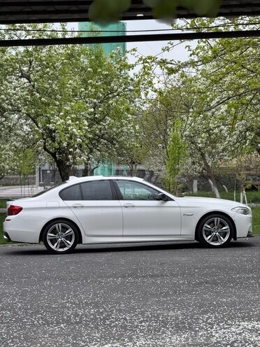 BMW 528 2013, 302,000 km - 2.0 l - Zaqatala