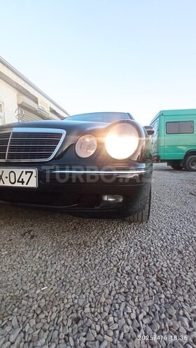 Mercedes E 220 d 1999, 356,000 km - 2.2 l - Bakı