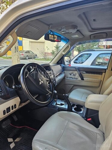 Mitsubishi Pajero 2010, 180,000 km - 3.5 л - Bakı
