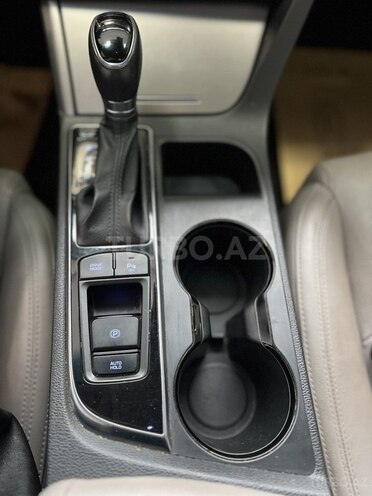 Hyundai Sonata-17