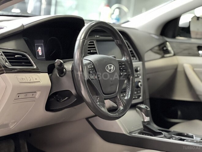 Hyundai Sonata-15
