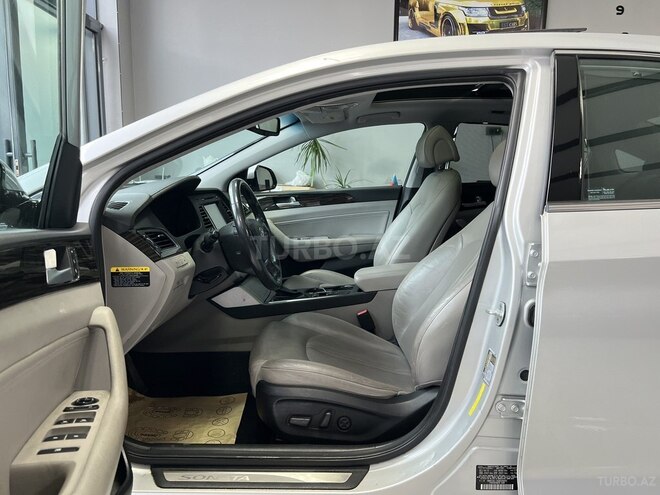 Hyundai Sonata-14