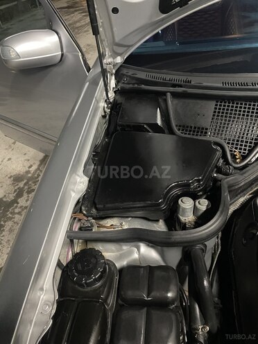 Mercedes E 220 d 2001, 296,000 km - 2.2 l - Göyçay