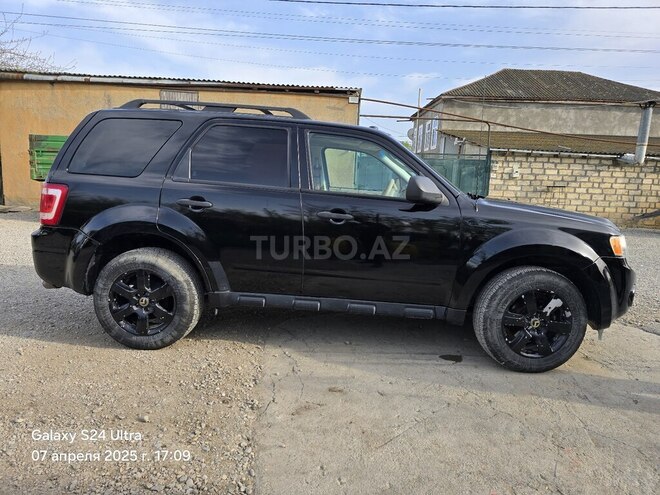 Ford Escape 2011, 340,000 km - 2.5 l - Xudat