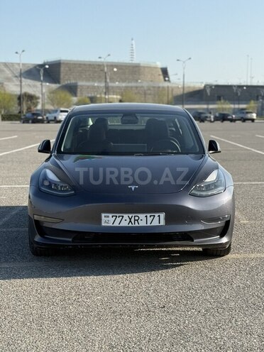 Tesla Model 3-1