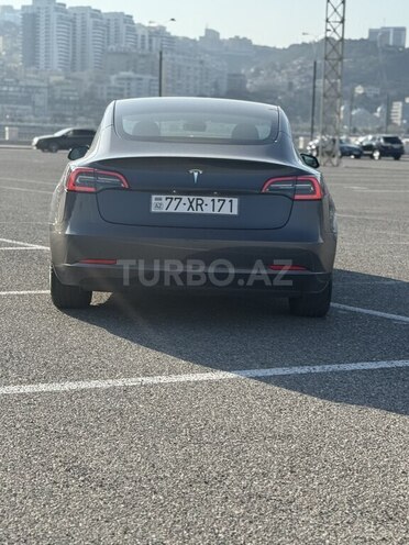 Tesla Model 3-8
