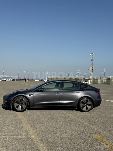 Tesla Model 3-4