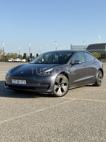 Tesla Model 3-6
