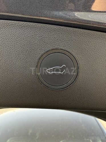 Tesla Model 3-16