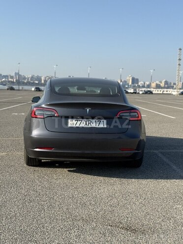 Tesla Model 3-10