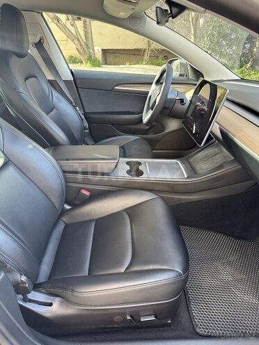 Tesla Model 3-17