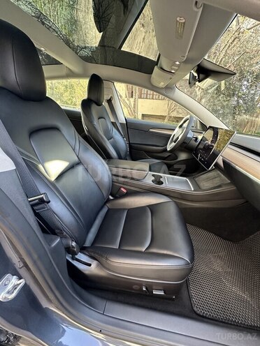 Tesla Model 3-12
