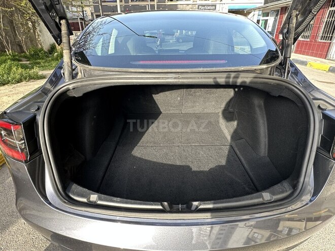 Tesla Model 3-9