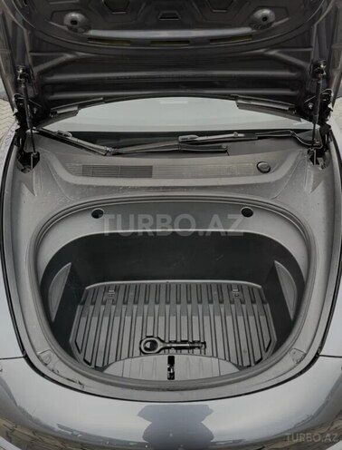 Tesla Model 3-18