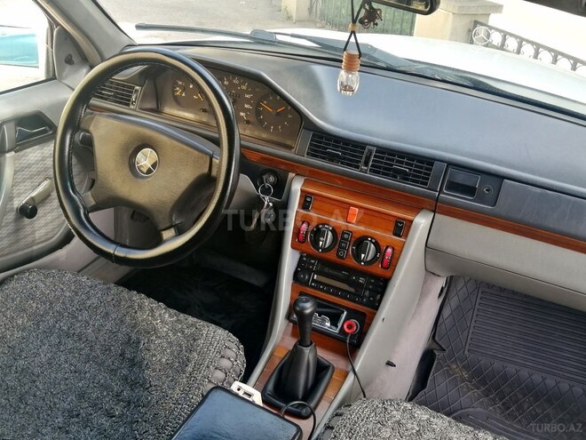Mercedes E 200 d 1992, 435,000 km - 2.0 л - Bakı