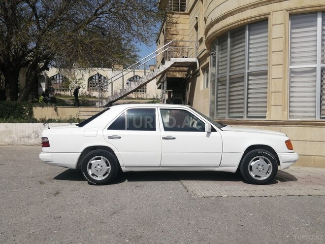 Mercedes E 200 d 1992, 435,000 km - 2.0 л - Bakı