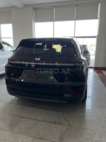 Li Auto L7-8