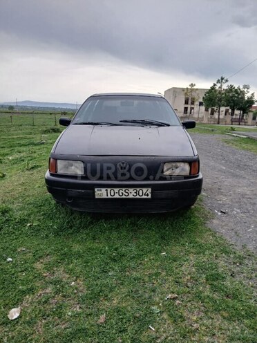 Volkswagen Passat 1988, 200,000 km - 1.8 l - Zaqatala