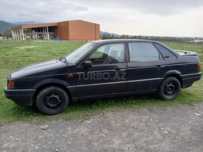 Volkswagen Passat 1988, 200,000 km - 1.8 l - Zaqatala