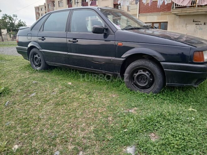 Volkswagen Passat 1988, 200,000 km - 1.8 l - Zaqatala