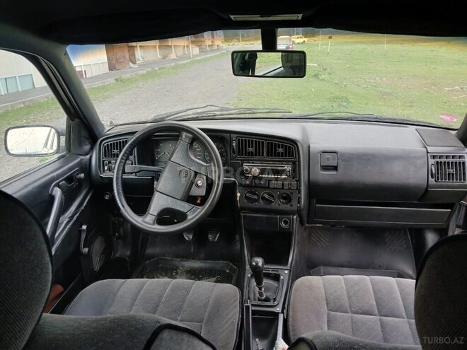 Volkswagen Passat 1988, 200,000 km - 1.8 l - Zaqatala