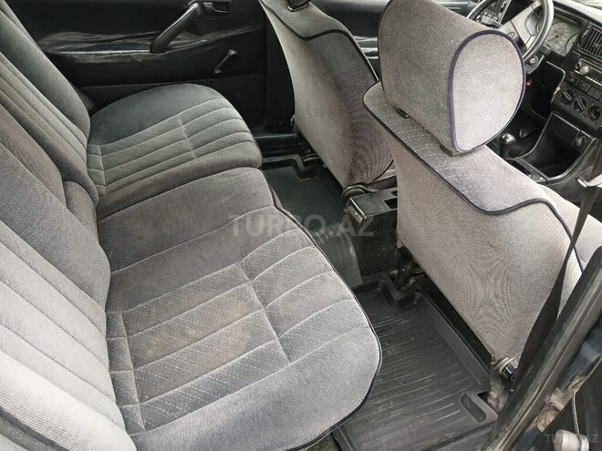 Volkswagen Passat 1988, 200,000 km - 1.8 l - Zaqatala