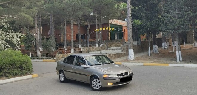Opel Vectra 1997, 298,000 km - 1.8 l - Sumqayıt