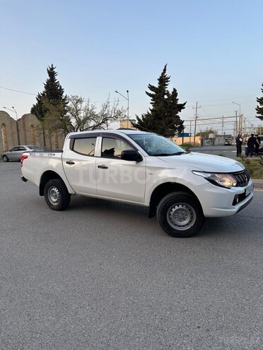 Mitsubishi L200 2018, 250,000 km - 2.4 л - Bakı