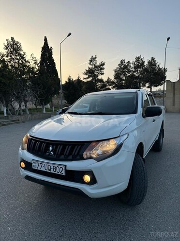 Mitsubishi L200 2018, 250,000 km - 2.4 л - Bakı