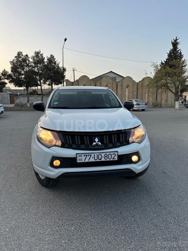 Mitsubishi L200 2018, 250,000 km - 2.4 л - Bakı