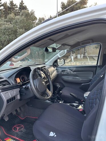 Mitsubishi L200 2018, 250,000 km - 2.4 л - Bakı