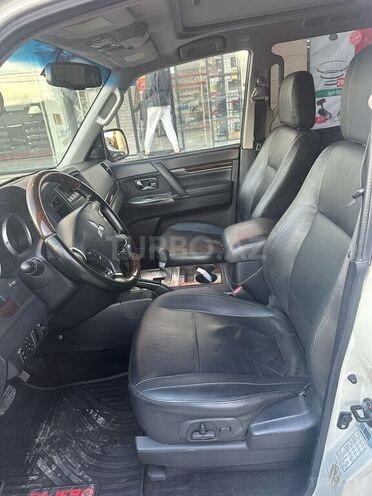 Mitsubishi Pajero 2012, 217,000 km - 3.5 л - Bakı