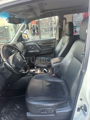 Mitsubishi Pajero 2012, 217,000 km - 3.5 л - Bakı