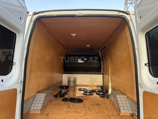 Ford Transit-9