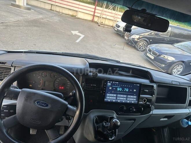 Ford Transit-7