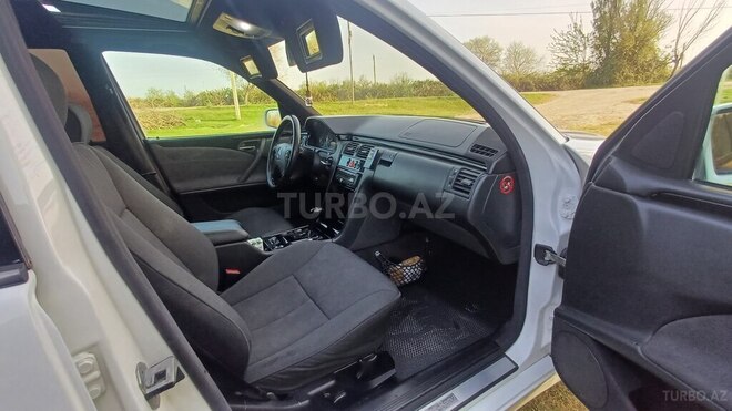 Mercedes E 270 2000, 689,000 km - 2.7 l - Sabirabad