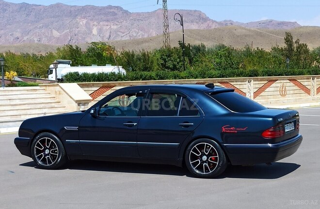 Mercedes E 230 1996, 387,324 km - 2.3 l - Naxçıvan