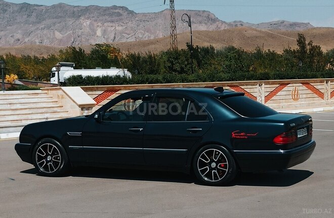 Mercedes E 230 1996, 387,324 km - 2.3 l - Naxçıvan