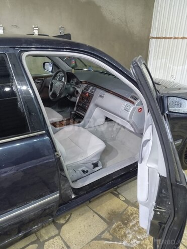 Mercedes E 200 2001, 380,000 km - 2.0 l - Tovuz